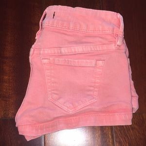 Cute pink jean shorts!!